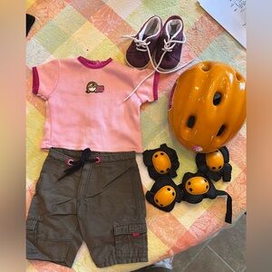 American Girl skate outfit. In good condition. Outfit and skate accessories.